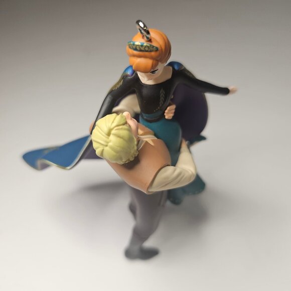 2022 Hallmark Keepsake Anna and Kristoff Disney Frozen 2 Christmas Tree Ornament - Picture 7 of 8